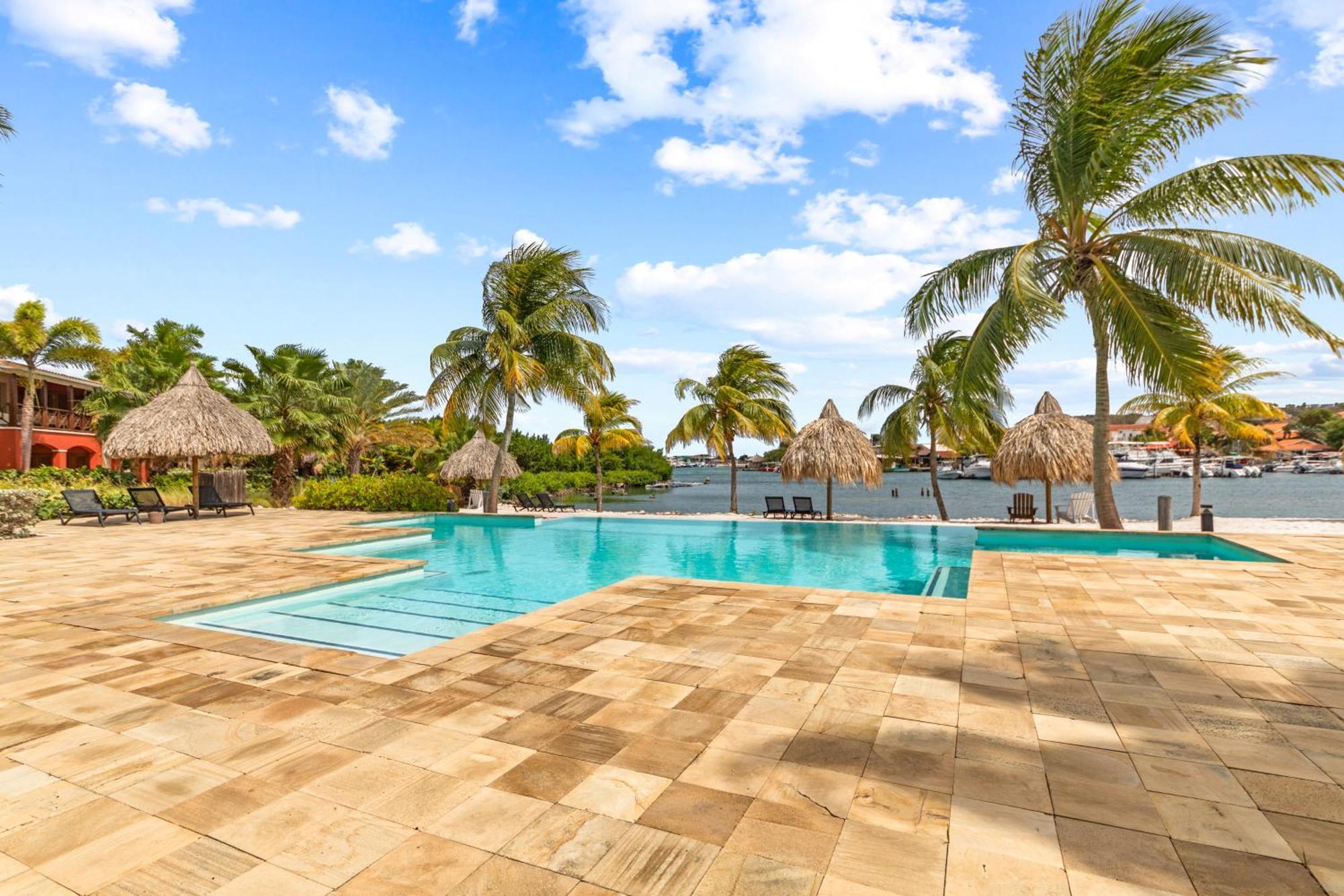 Spanish Water View Apartments - Jan Thiel Area Виллемстад Экстерьер фото